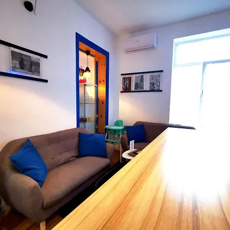 Group Family Top Center Lux Apart *